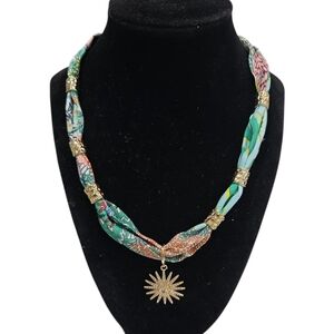 💚🔹️Gemelli 🔹️Elegant Green  Scarf Necklace with Sun Pendant